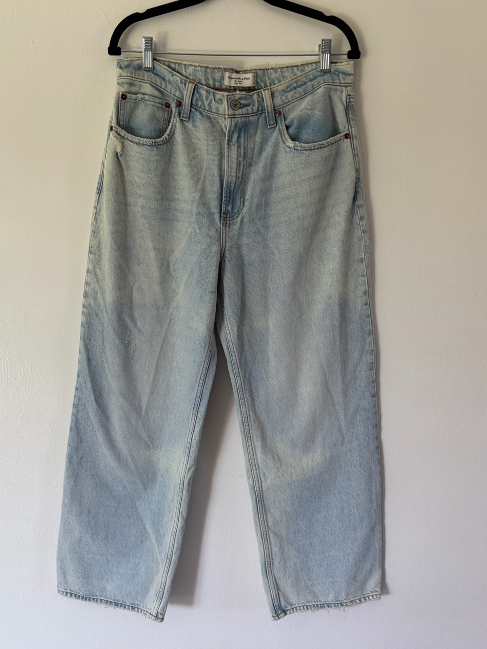 Abercrombie & Fitch The Loose High Rise‎ Light Wash Jeans Size 29